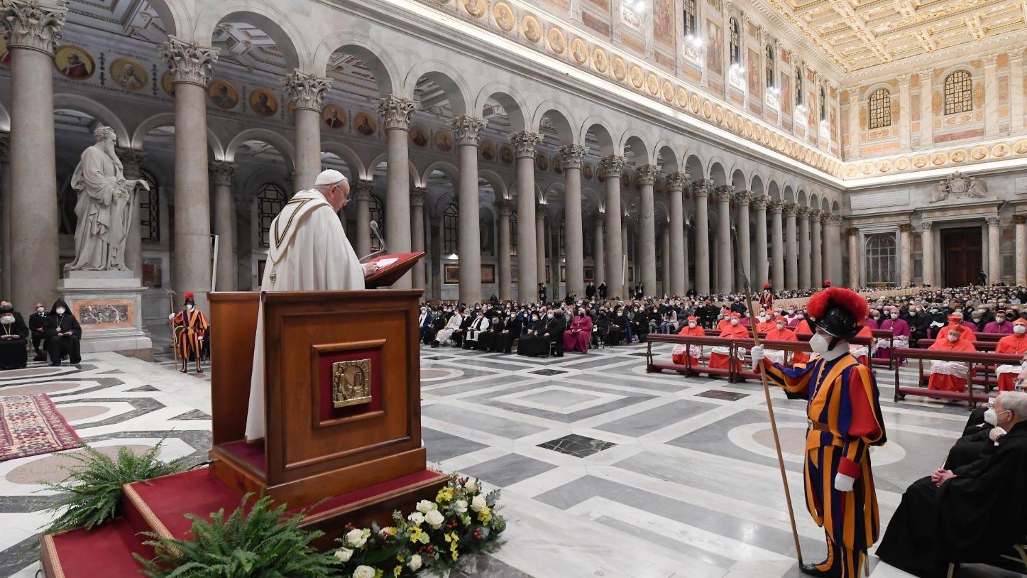 Papež při ekumenických nešporách: Hledět společně na Pána a sloužit mu v trpících
