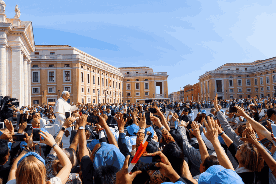 Papež při katechezi: Hlásejme společně, že Bůh je vždy blízký